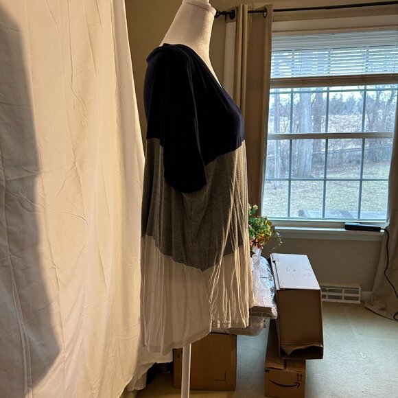 Amaryllis Top Size 2X Short Sleeve - Picture 3 of 5